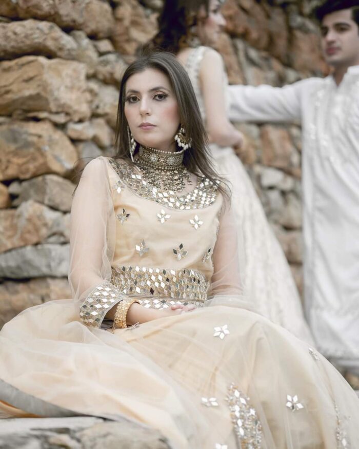 AGolden Lehnga Bridal - Image 3